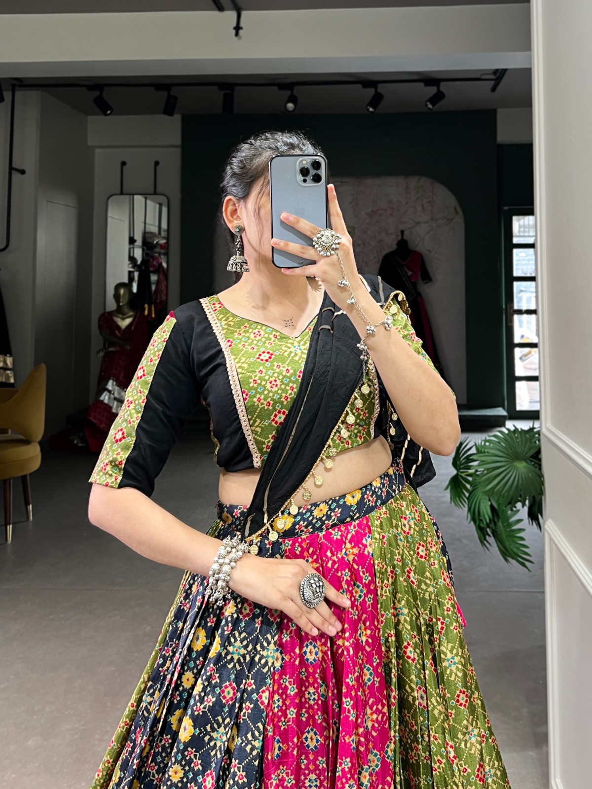Embrace the Festivities: A Guide to Navratri Fashion 2024 – Celebrating Tradition with Contemporary Elegance